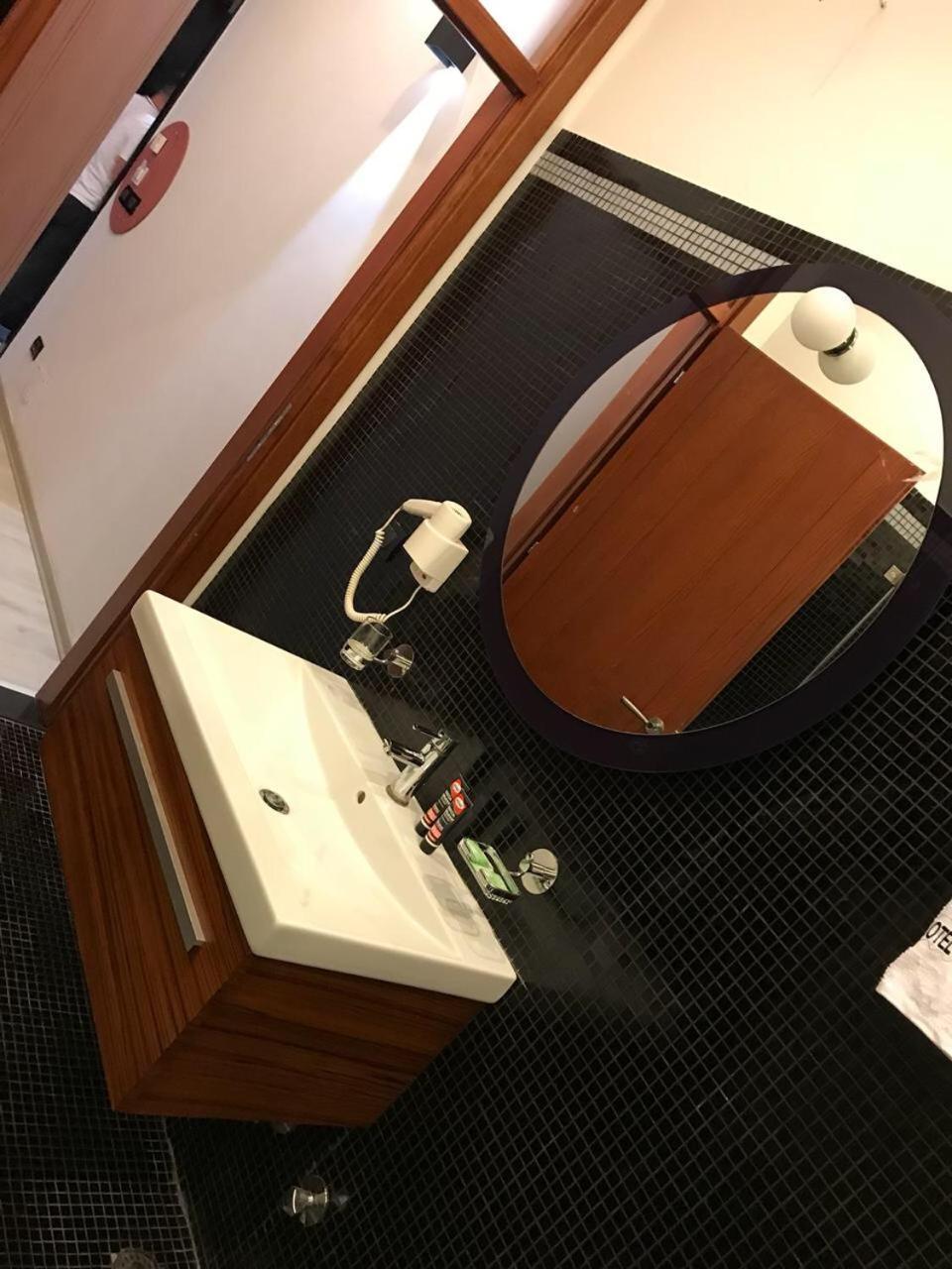 Icon Hotel Vlorë 외부 사진